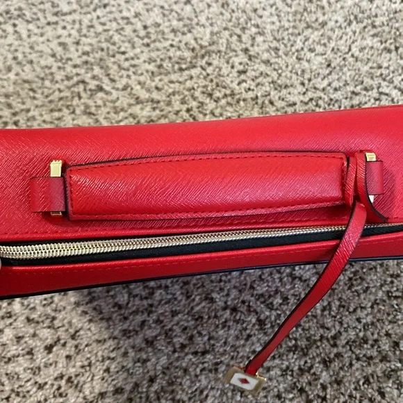NWOT Red zip up travel bag by Estée Lauder with gold hardware - Picture 7 of 9